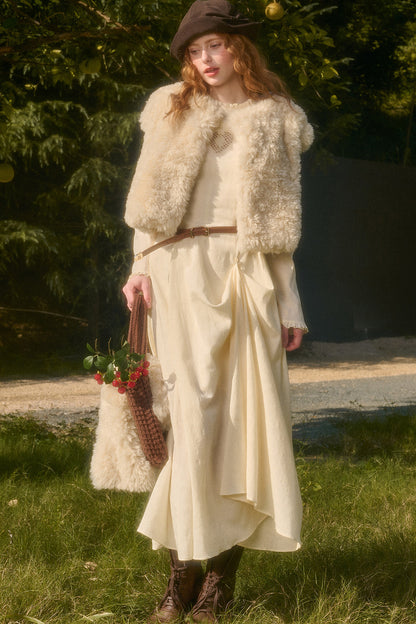 Langes Kleid mit Taillenschleife und Stickerei