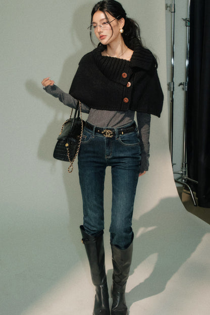 Completo mantella in maglia con revers asimmetrico e pantaloni