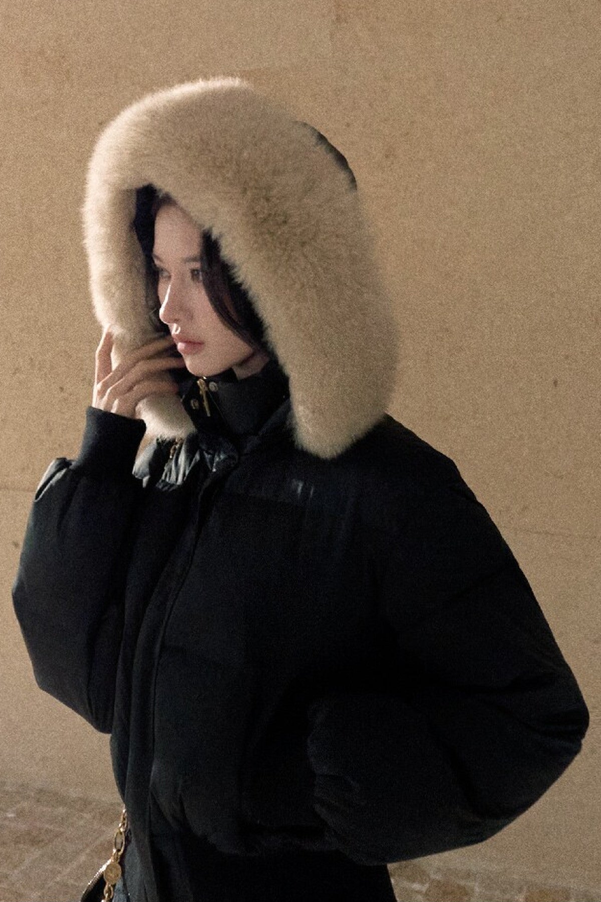 Daunenjacke mit abnehmbarem Fuchspelzkragen und Hut