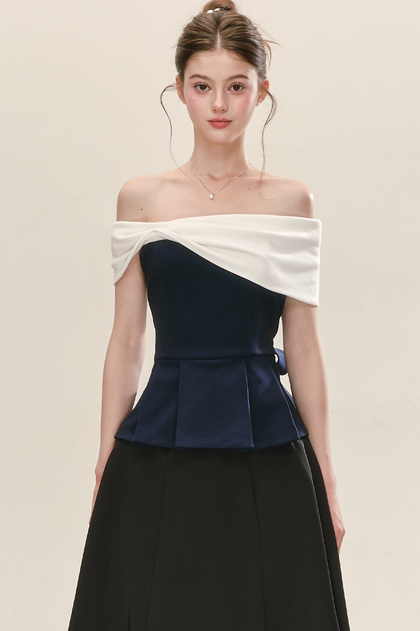 Top peplo a fascia con spalle scoperte