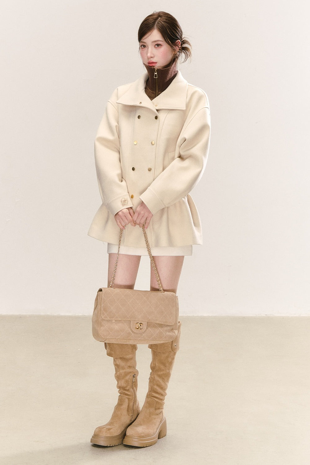 Cappotto beige in misto lana doppiopetto con coulisse in vita