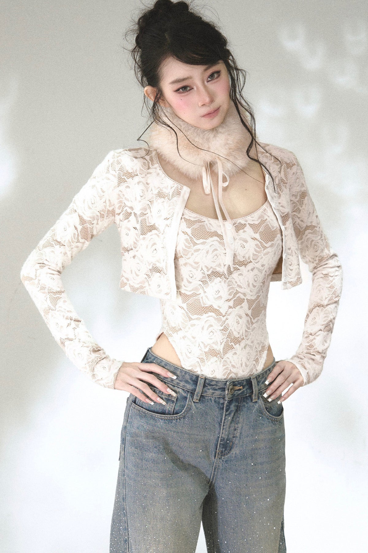 Ensemble cardigan et body caraco à dentelle