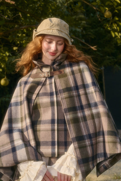 Ensemble avec cape à carreaux amovible, gilet et jupe trapèze