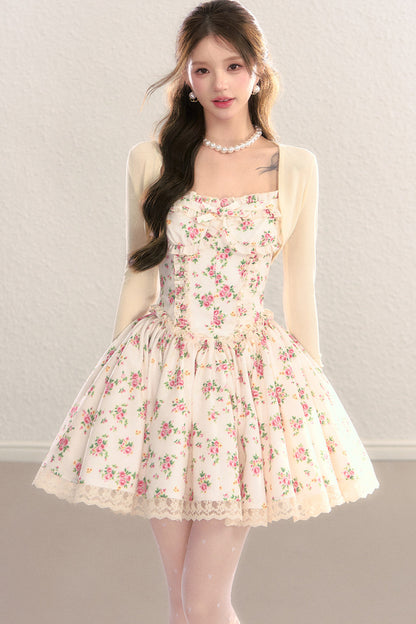 Vestido de princesa con estampado floral y cintura ceñida