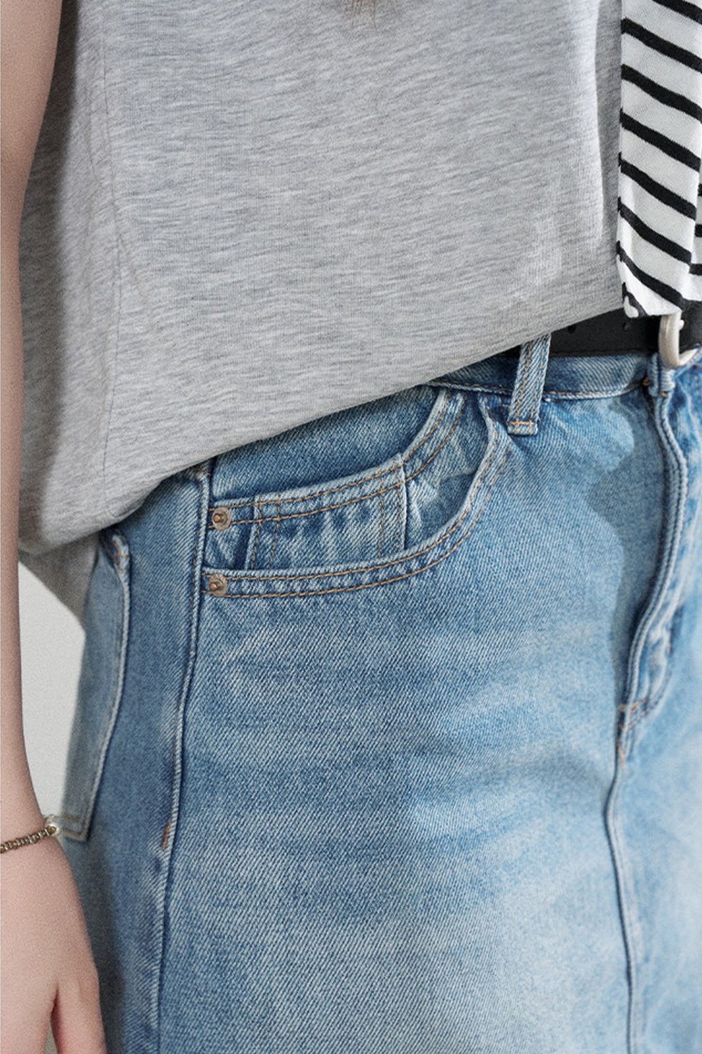 Loose Short-Sleeved Striped Shawl T-Shirt and Denim Skirt Set-Up