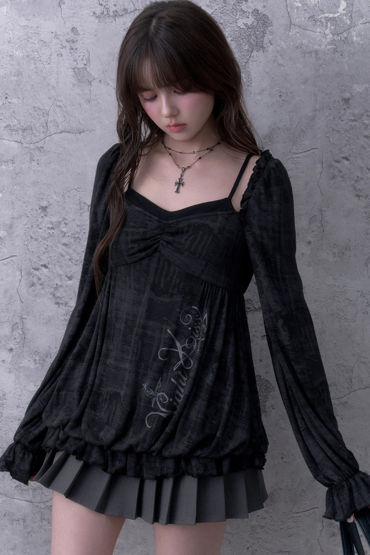 Schwarze Bluse in Lagenoptik mit Blumenmuster