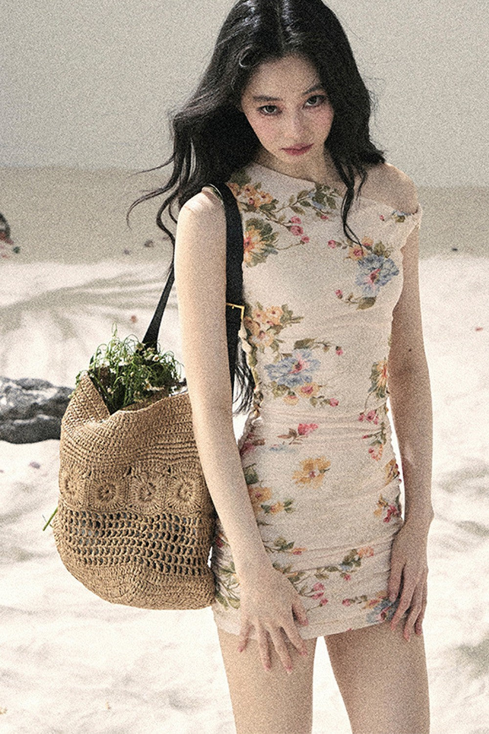 Sommerkleid aus Netzstoff mit Blumenmuster und Fischschwanz-Saum