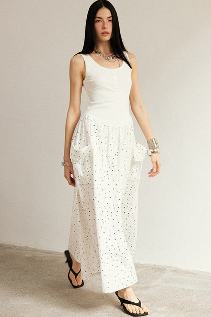 Vestido maxi evasé sin mangas de lunares
