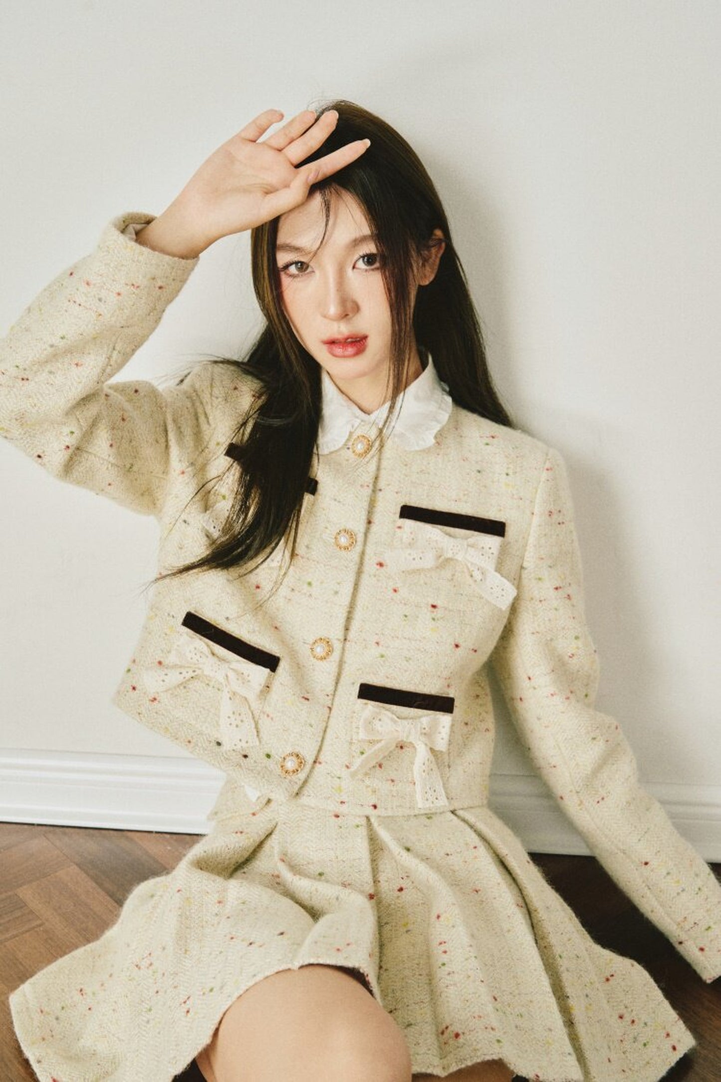 Completo con giacca in tweed di lana e gonna plissettata