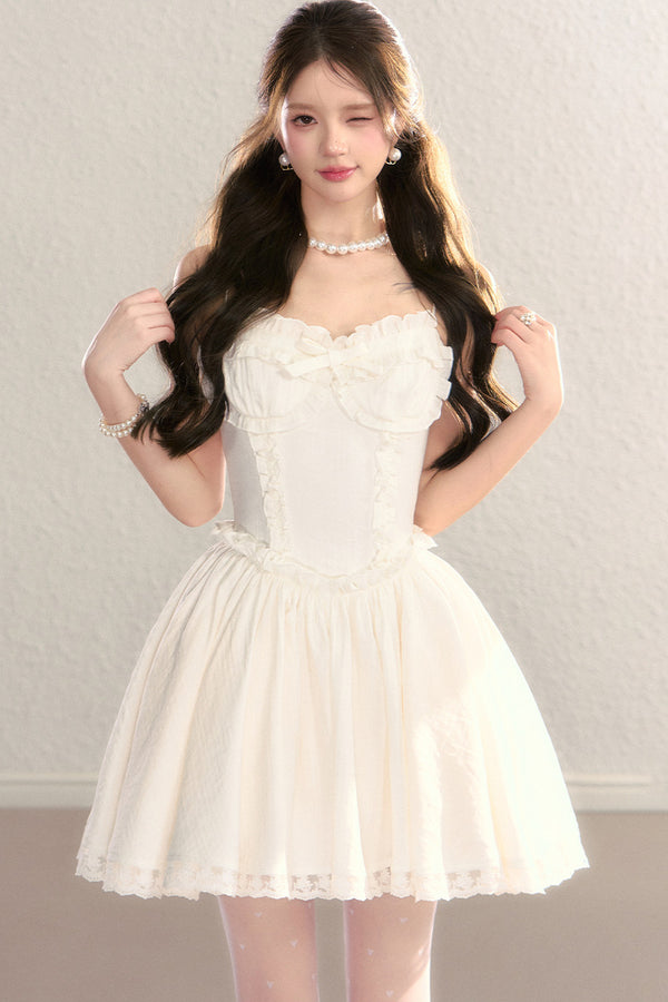 Vestido de princesa con estampado floral y cintura ceñida