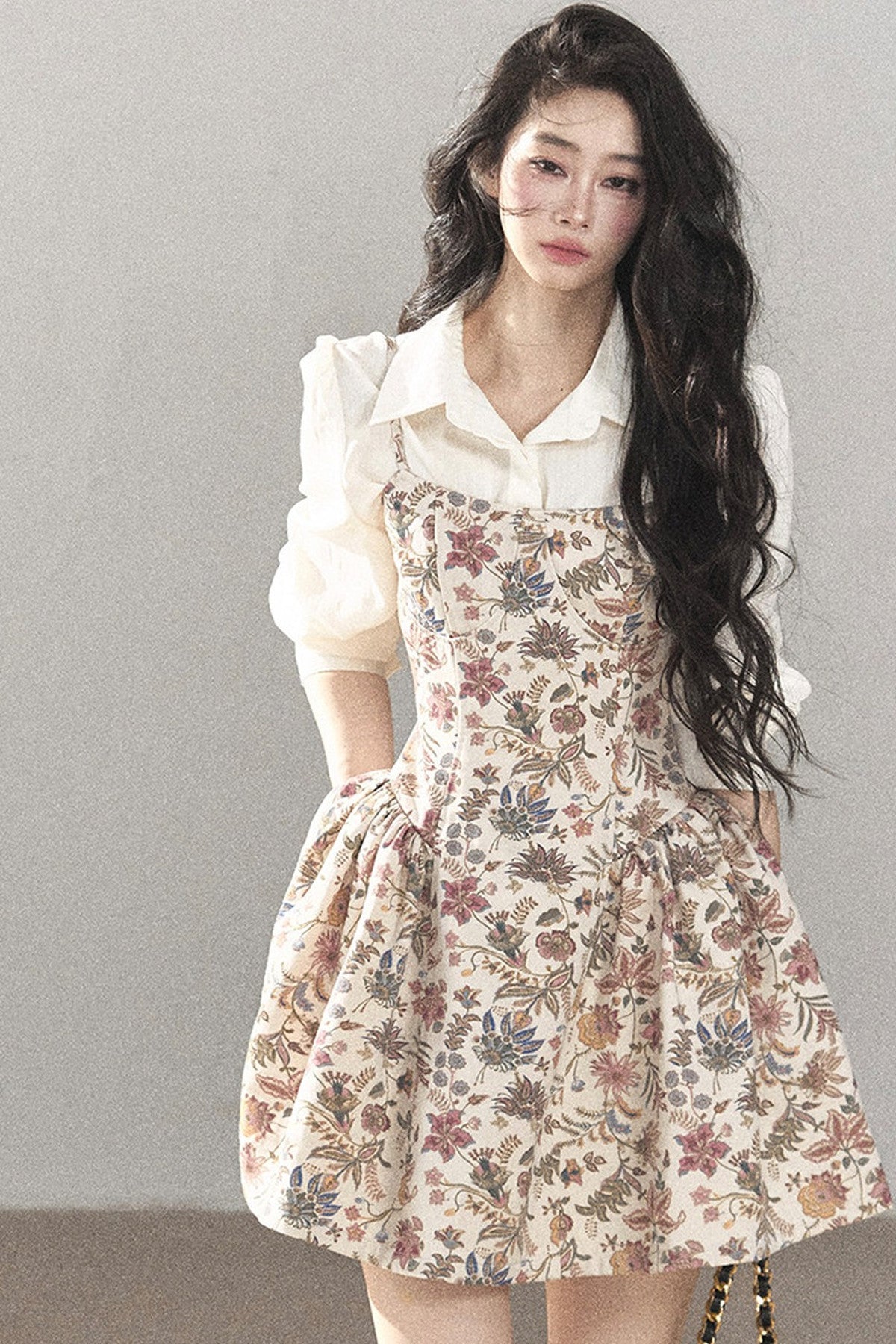 Ensemble robe à bretelles florale et chemise