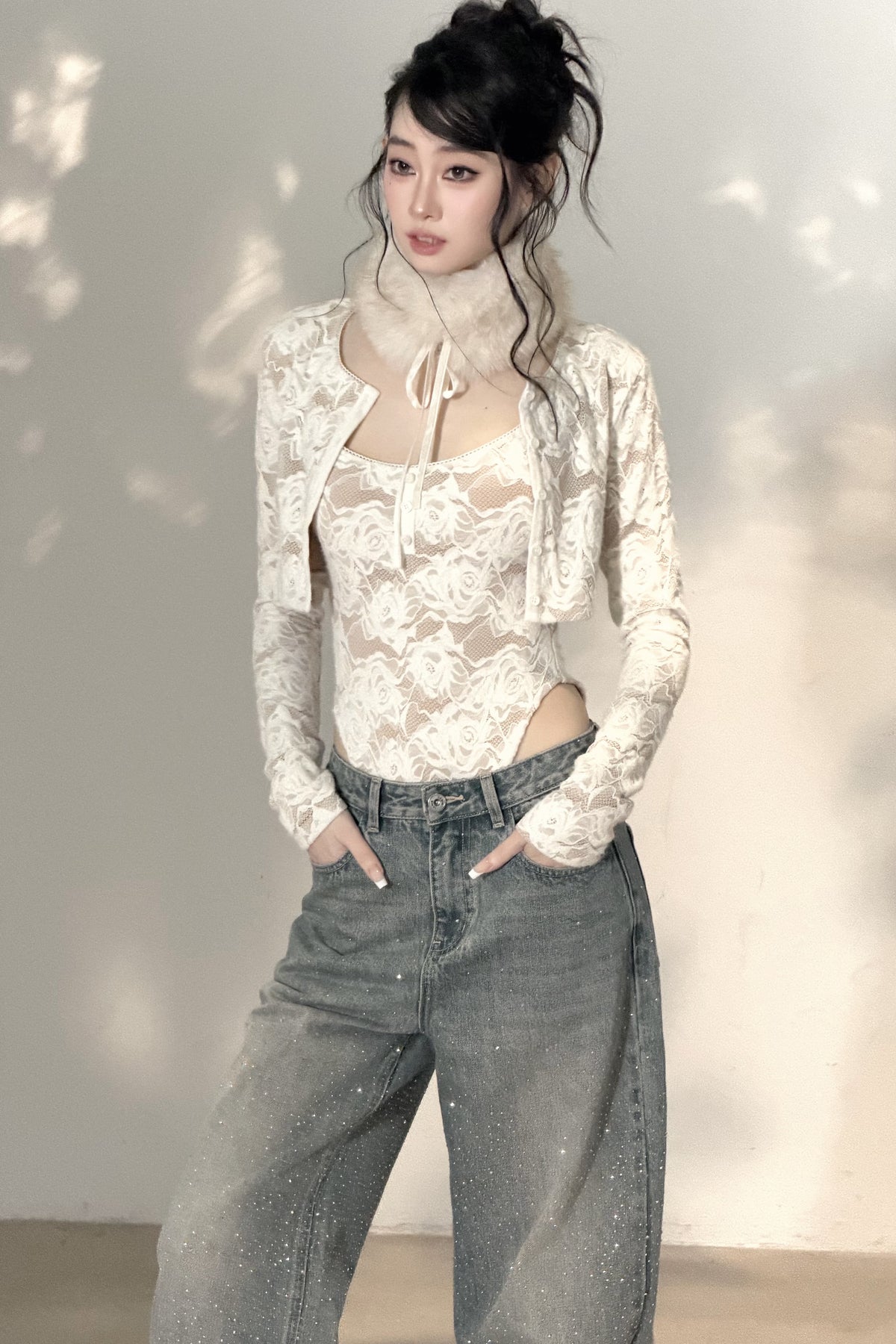 Ensemble cardigan et body caraco à dentelle