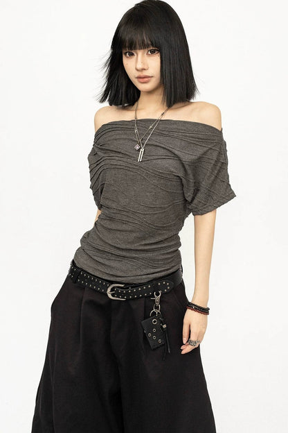Top asimmetrico con spalle scoperte