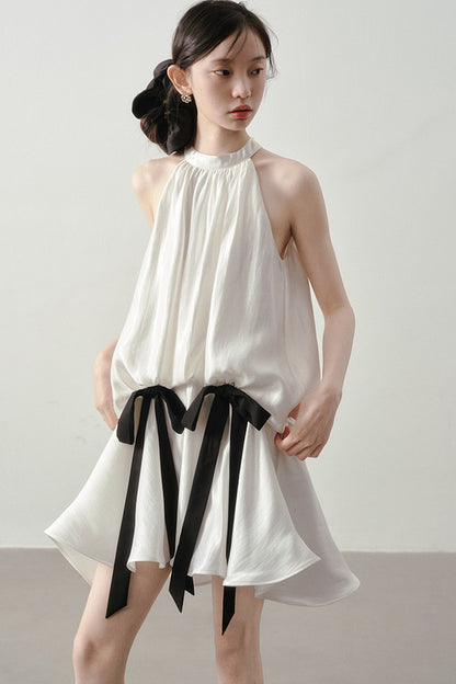 Vestido elegante de cuello halter con lazo