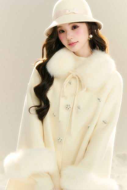 Chaqueta de lana reversible con cuello de pelo de zorro y cuentas