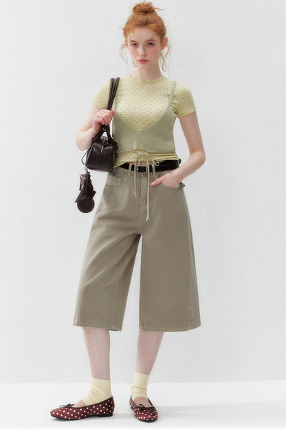 Kurzes T-Shirt in Creme mit Polka-Dots