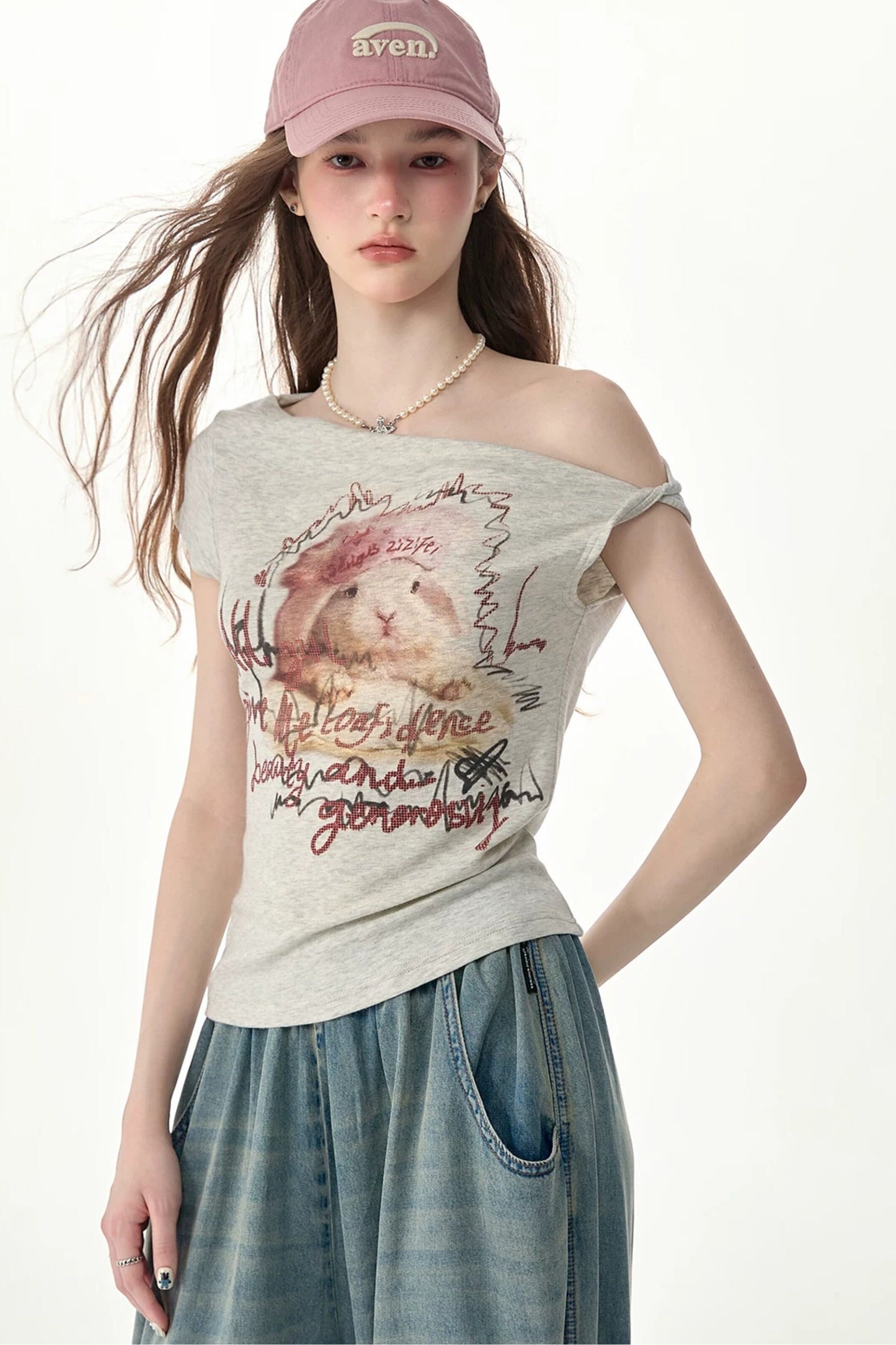 Schulterfreies kurzärmliges T-Shirt mit Hasenprint