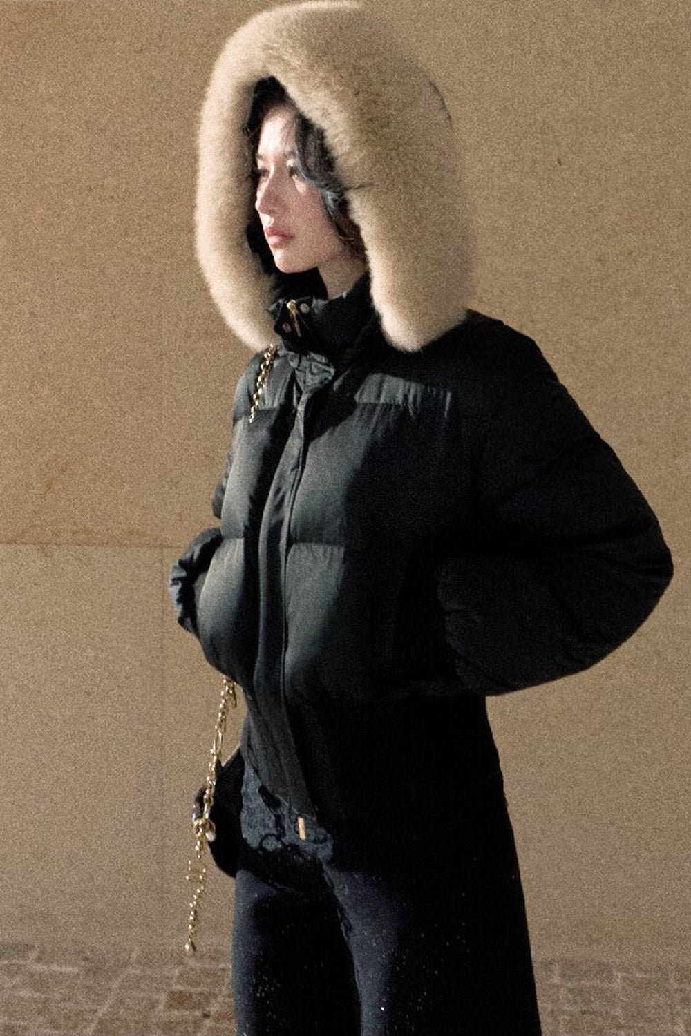 Daunenjacke mit abnehmbarem Fuchspelzkragen und Hut