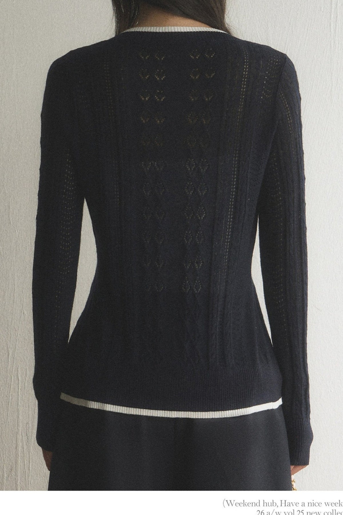 Ensemble cardigan et pantalon en maille à découpes et bordures contrastées