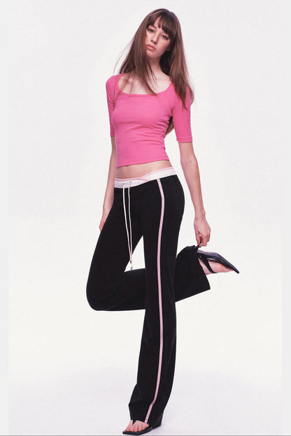 Pantaloni dritti a vita bassa con coulisse e doppia fascia in vita