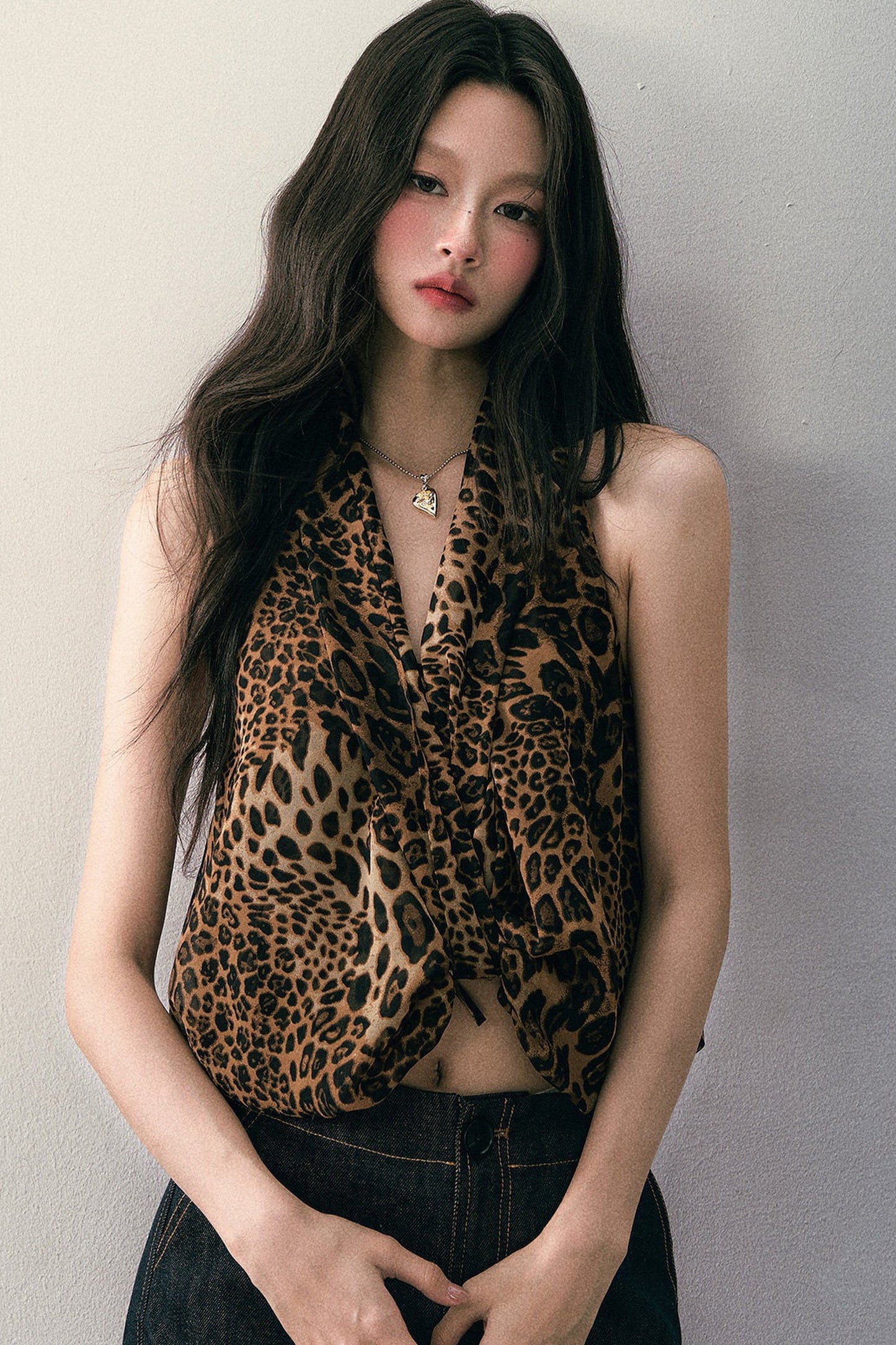 Neckholder-Top mit Leopardenmuster und Knoten
