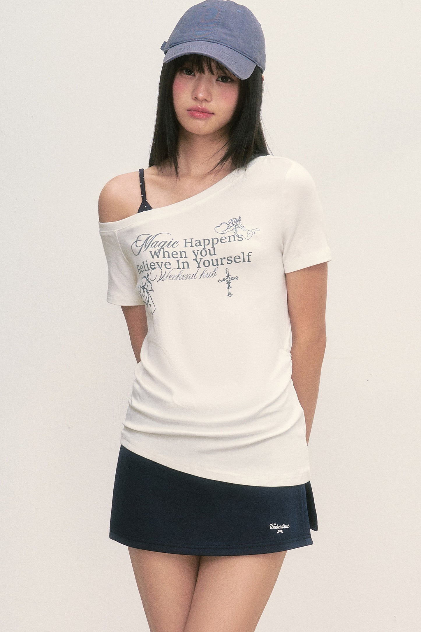 Blusa con efecto de capas y estampado de Cupido