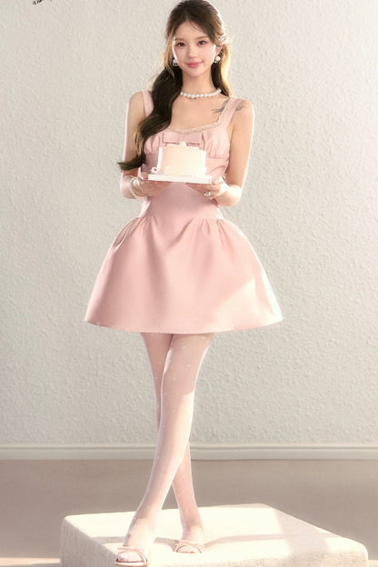 Rosa französisches Kleid mit Schleife und U-Ausschnitt
