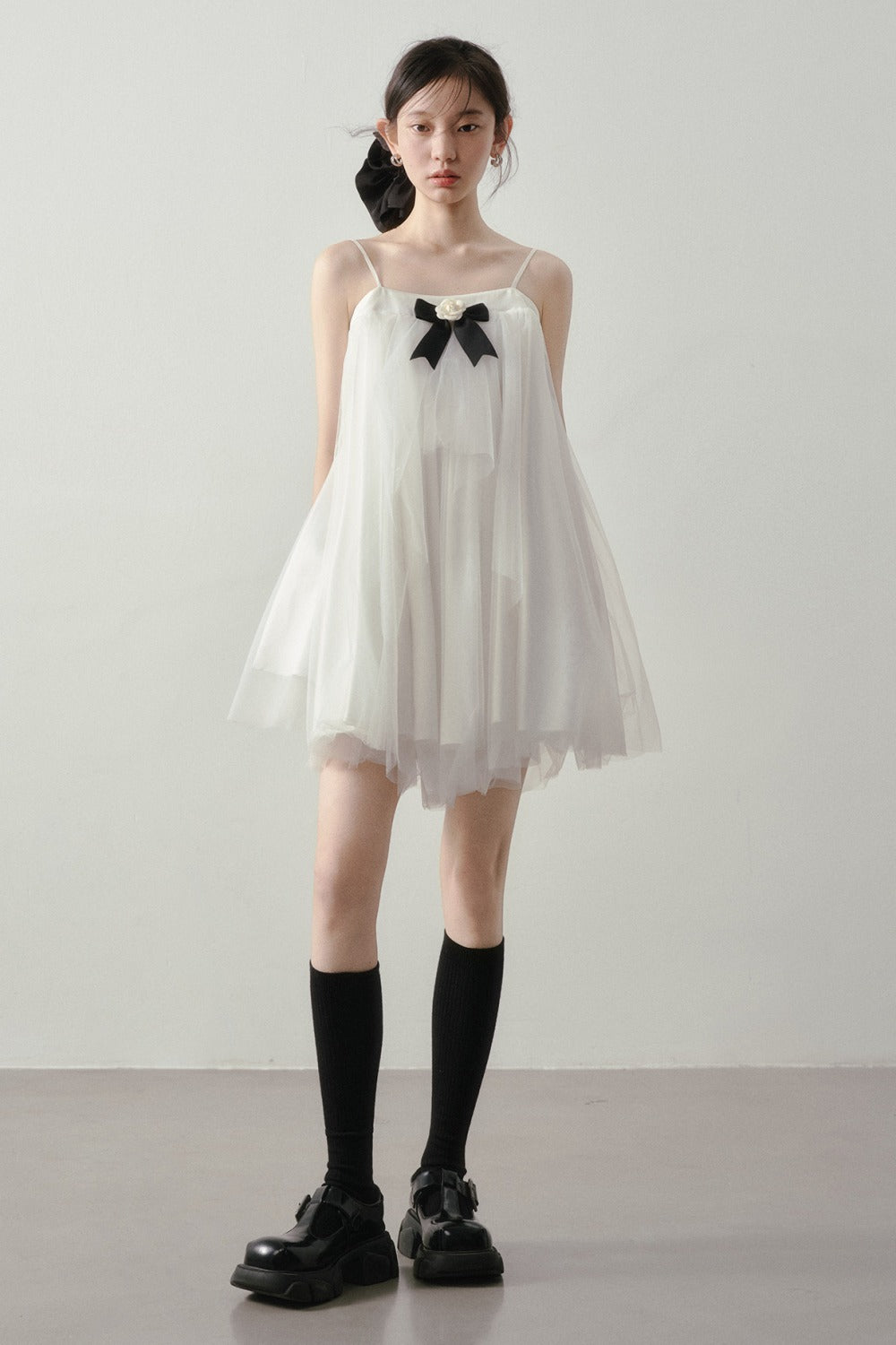 Robe à bretelles en résille française