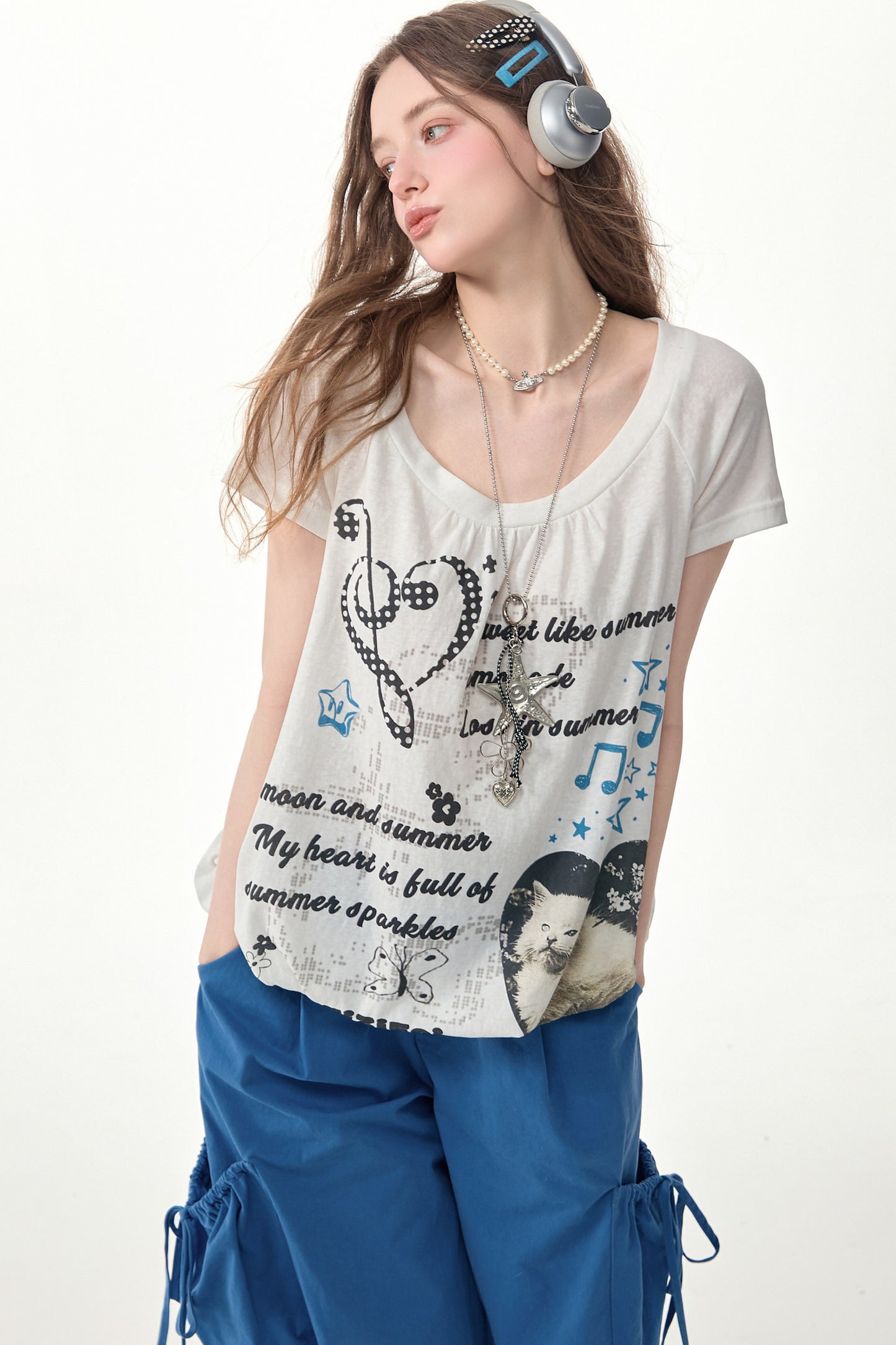 Camiseta de manga corta con cordón ajustable y estampado de gato blanco