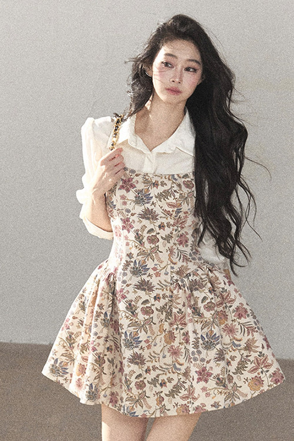 Ensemble robe à bretelles florale et chemise