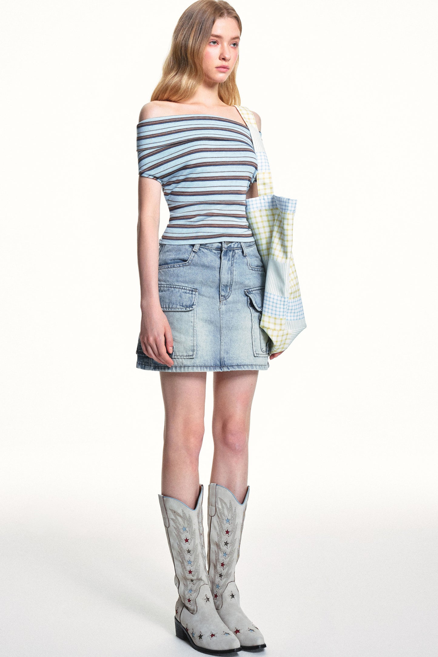 Maglia a righe con spalle scoperte