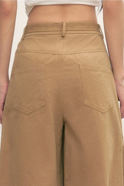 Pantalones caqui de pierna ancha con cintura anudada