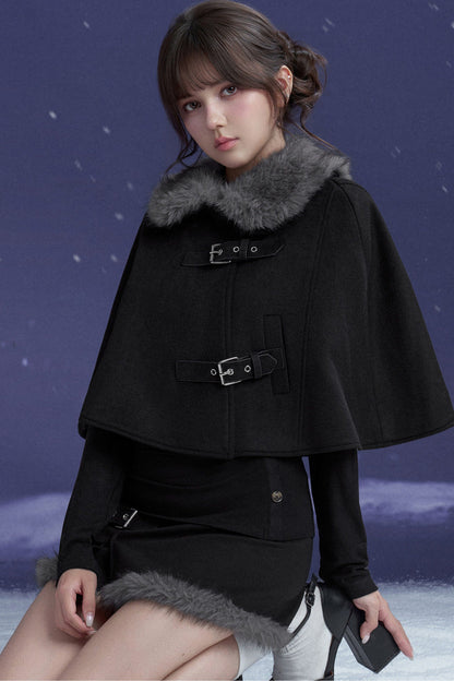 Ensemble noir rétro avec cape et jupe courte