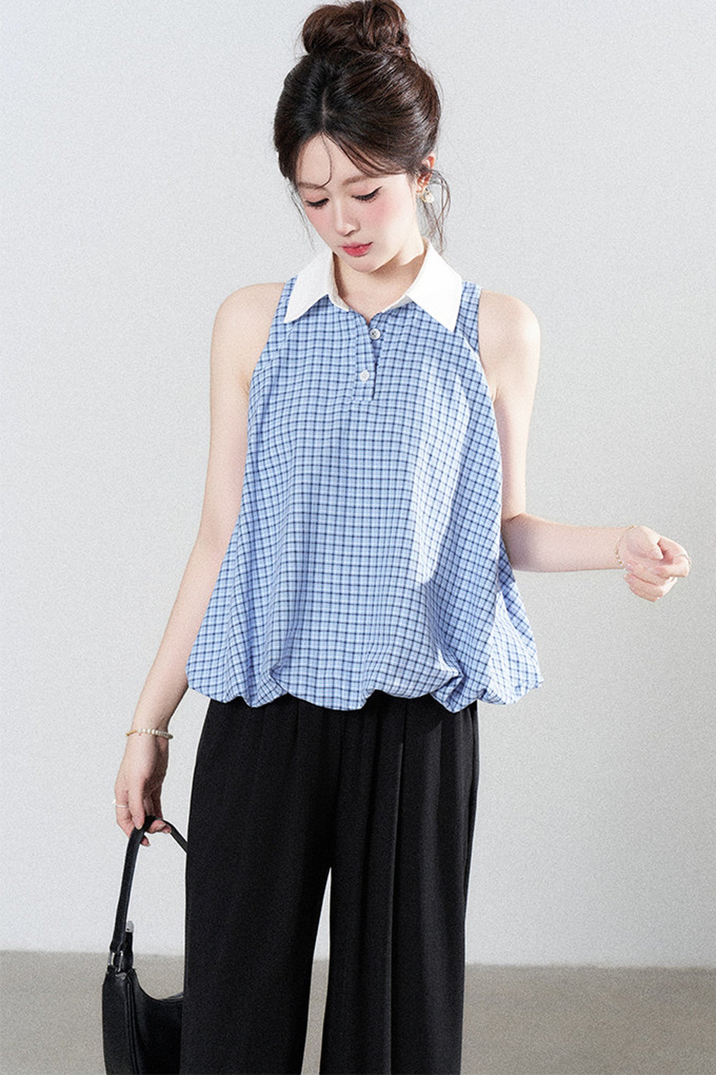 Blaue karierte Halter-Bluse