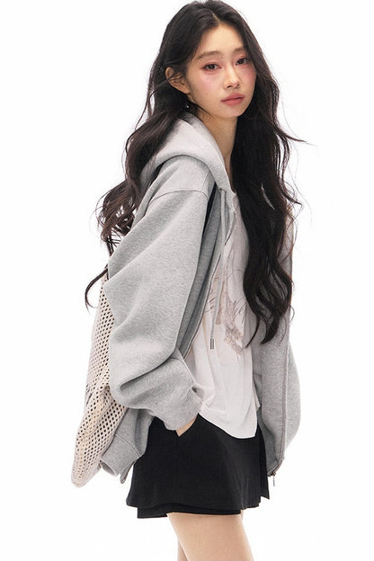 Ensemble cardigan-veste à capuche gris à manches longues et short noir