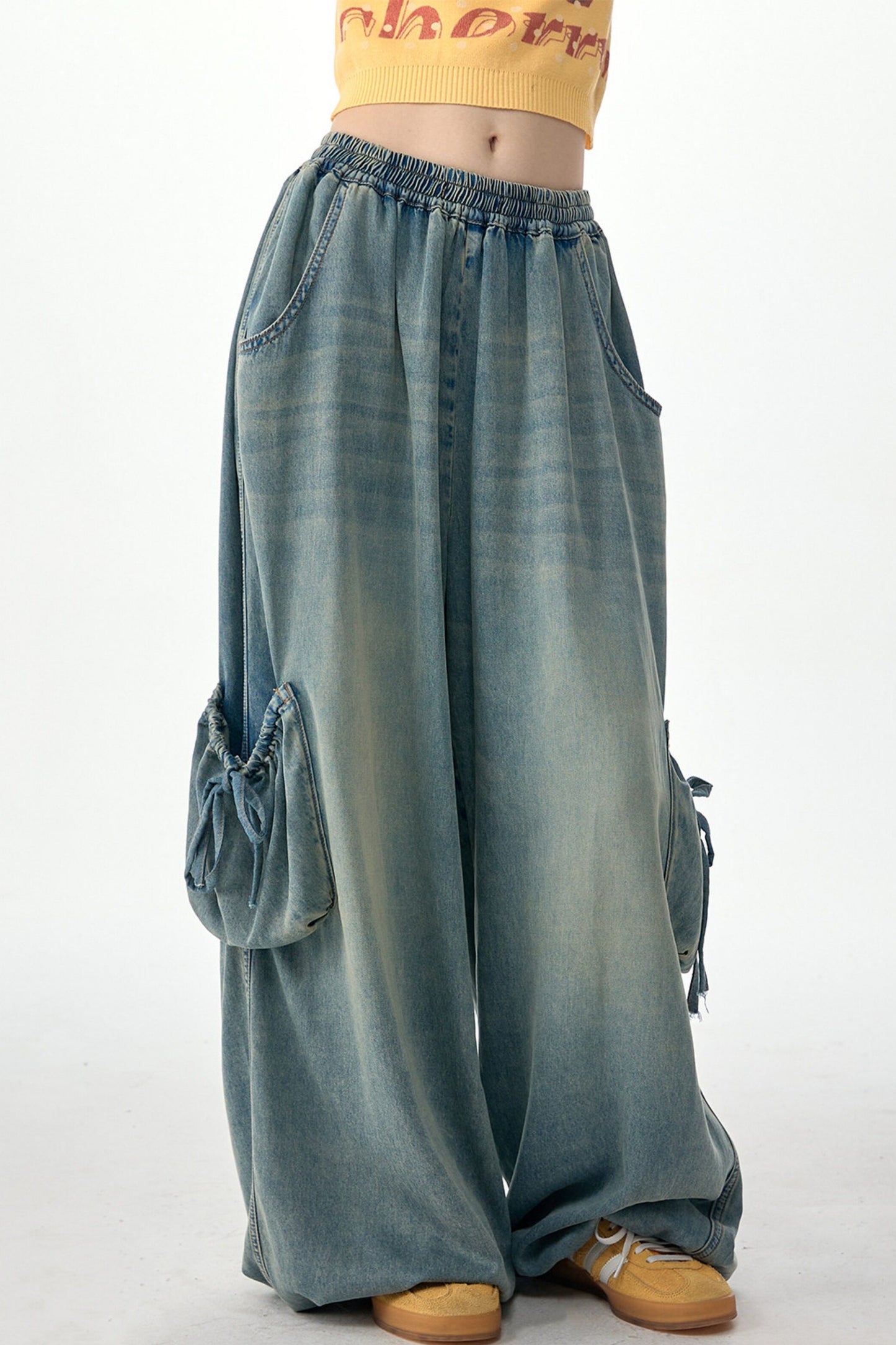 Jeanshose mit elastischem Bund und weitem Bein