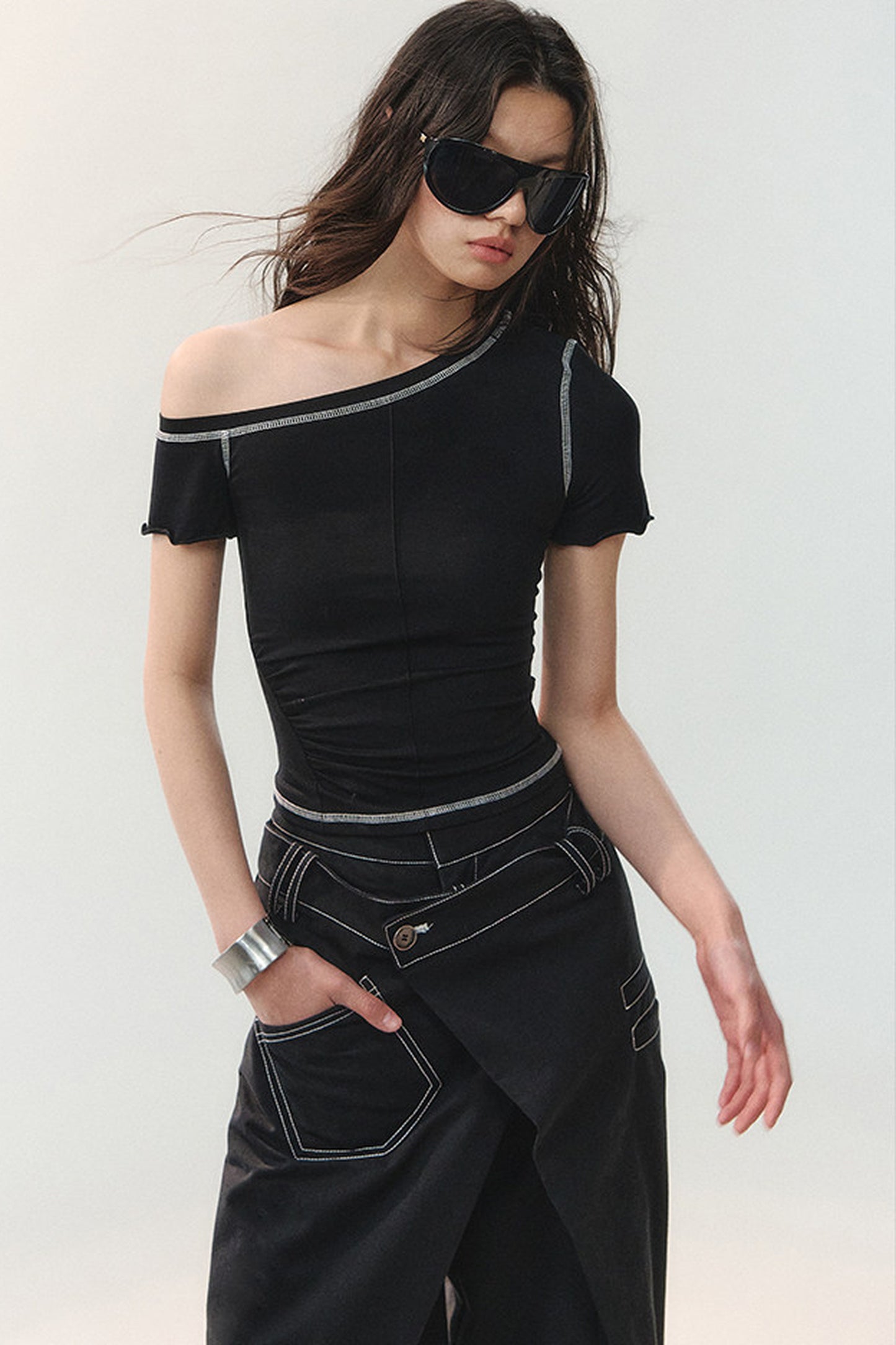 Contrast Stitching Asymmetrical Shoulder Short-Sleeve Top