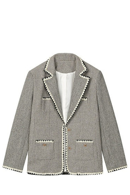 Completo con gilet stile blazer e gonna in lana con ricamo a conchiglia