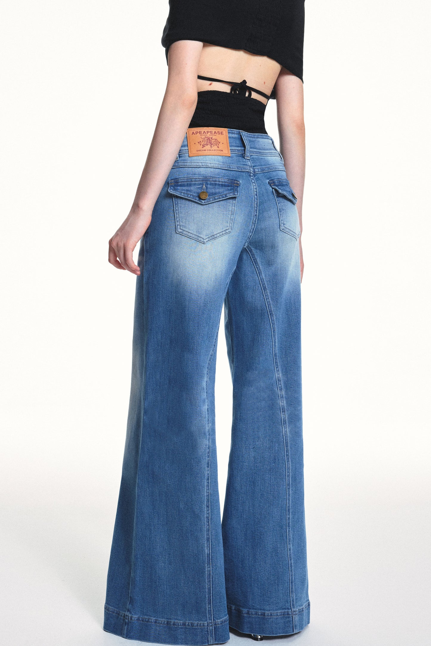 Retro Wide-Waisted Jeans