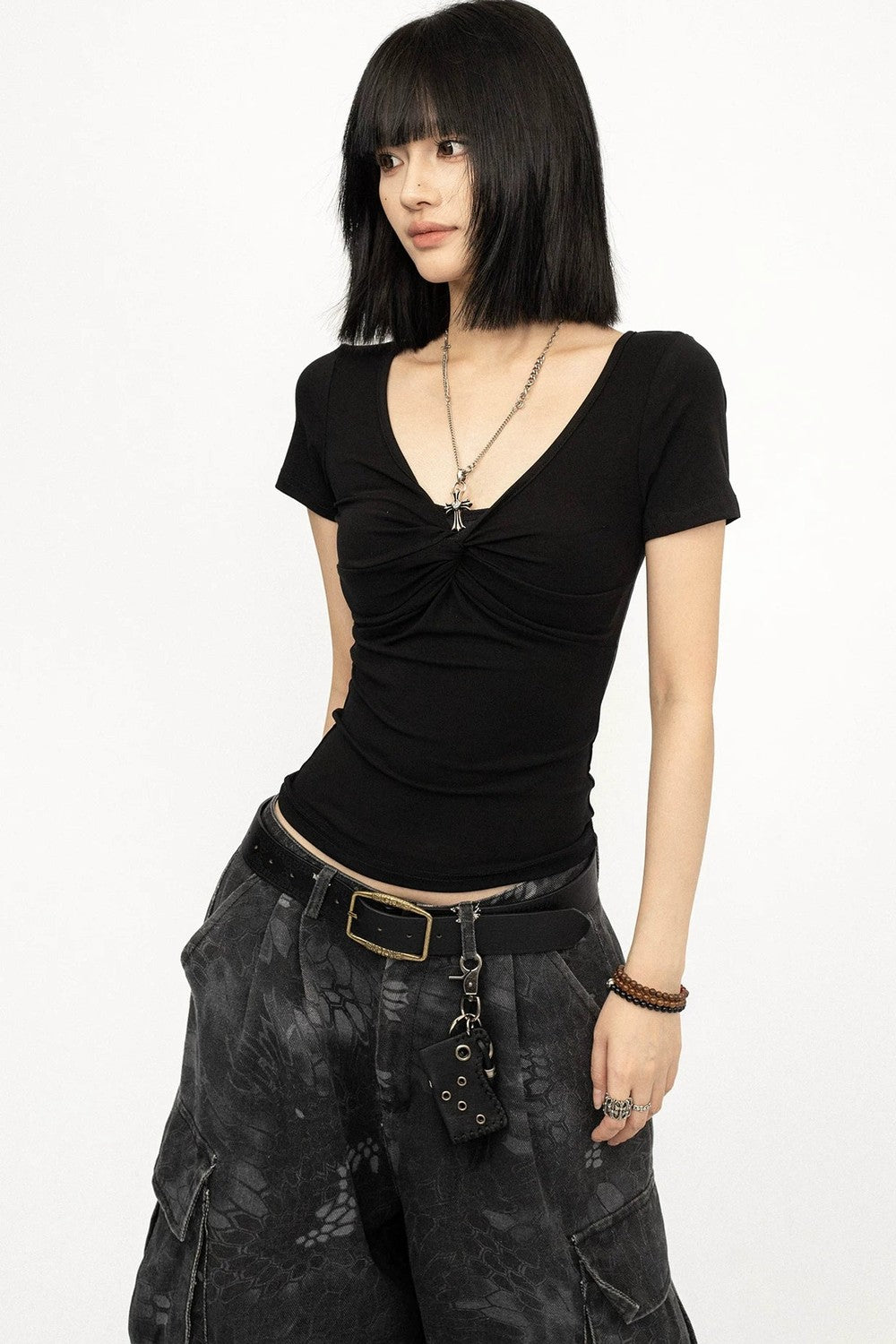 Top Y2K nero con scollo a V