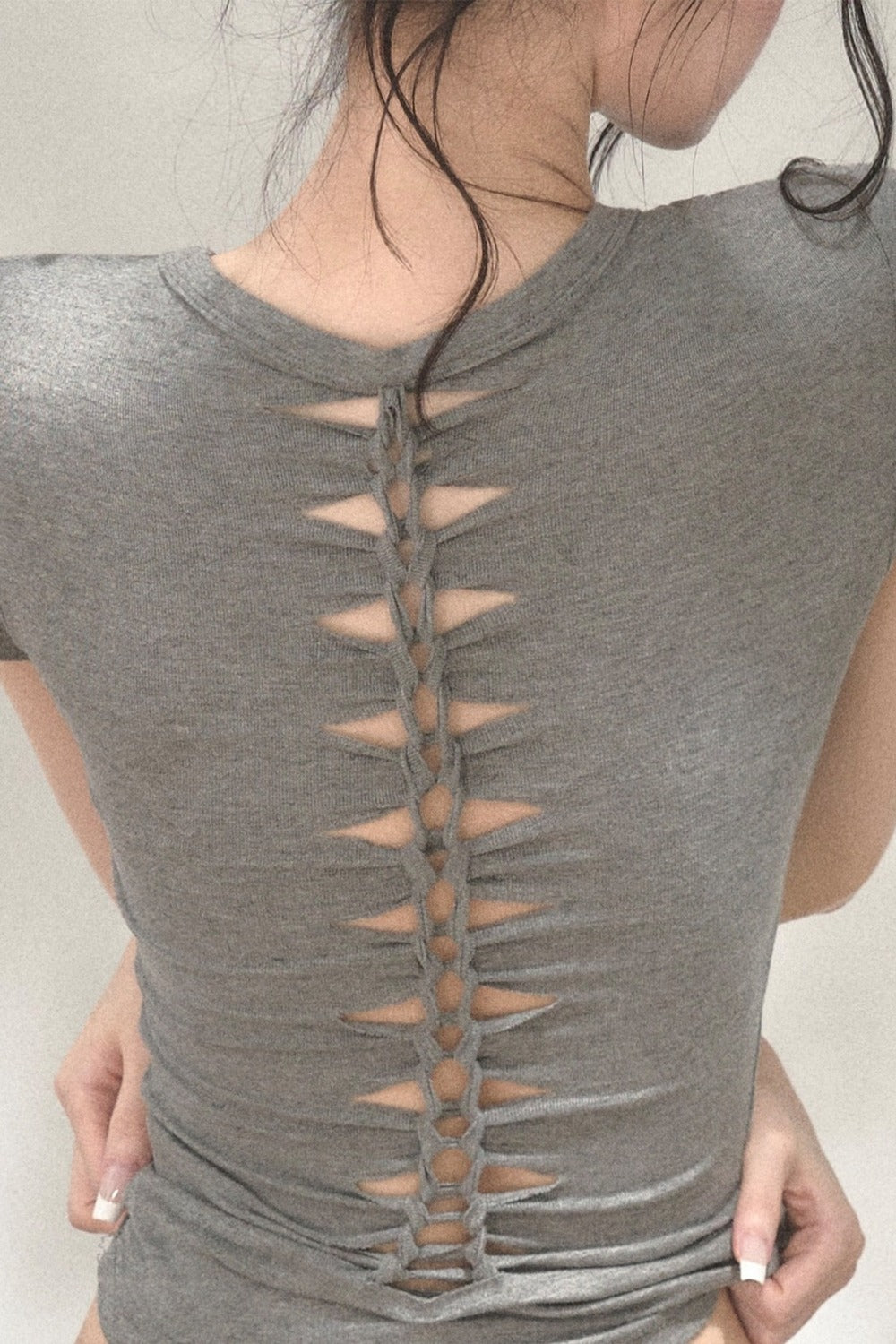Kurzärmelige Bluse mit gedrehtem Rücken
