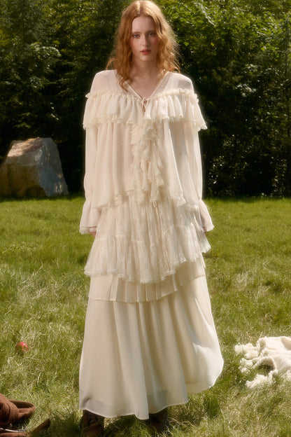 Ensemble avec haut en dentelle à col V et jupe à volants
