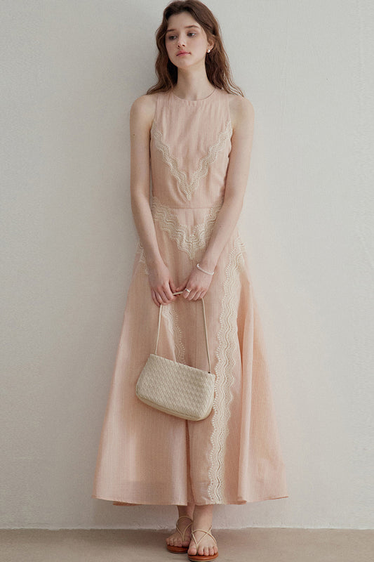 Elegante abito in pizzo con scollo all'americana