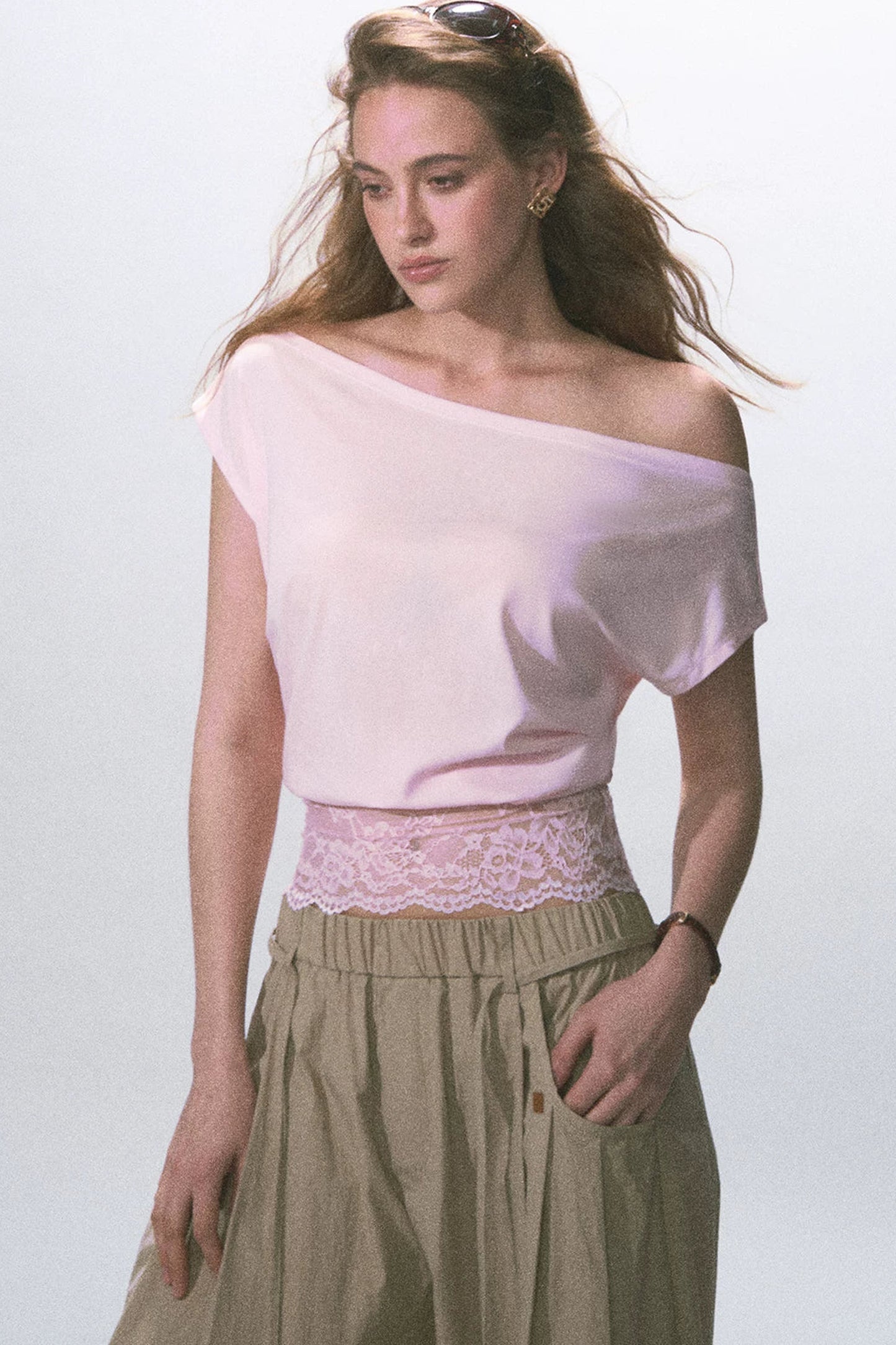 Asymmetrisches Spitzen-Strickoberteil