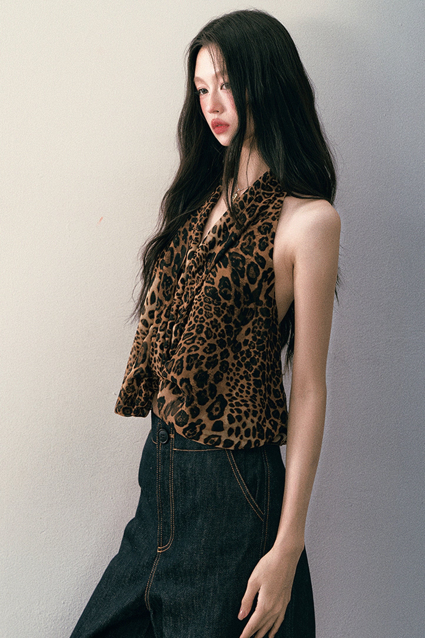 Neckholder-Top mit Leopardenmuster und Knoten