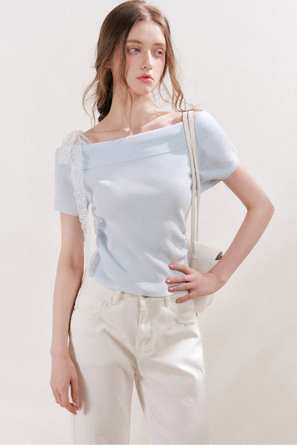 Top in maglia con spalle scoperte e fiocco in pizzo