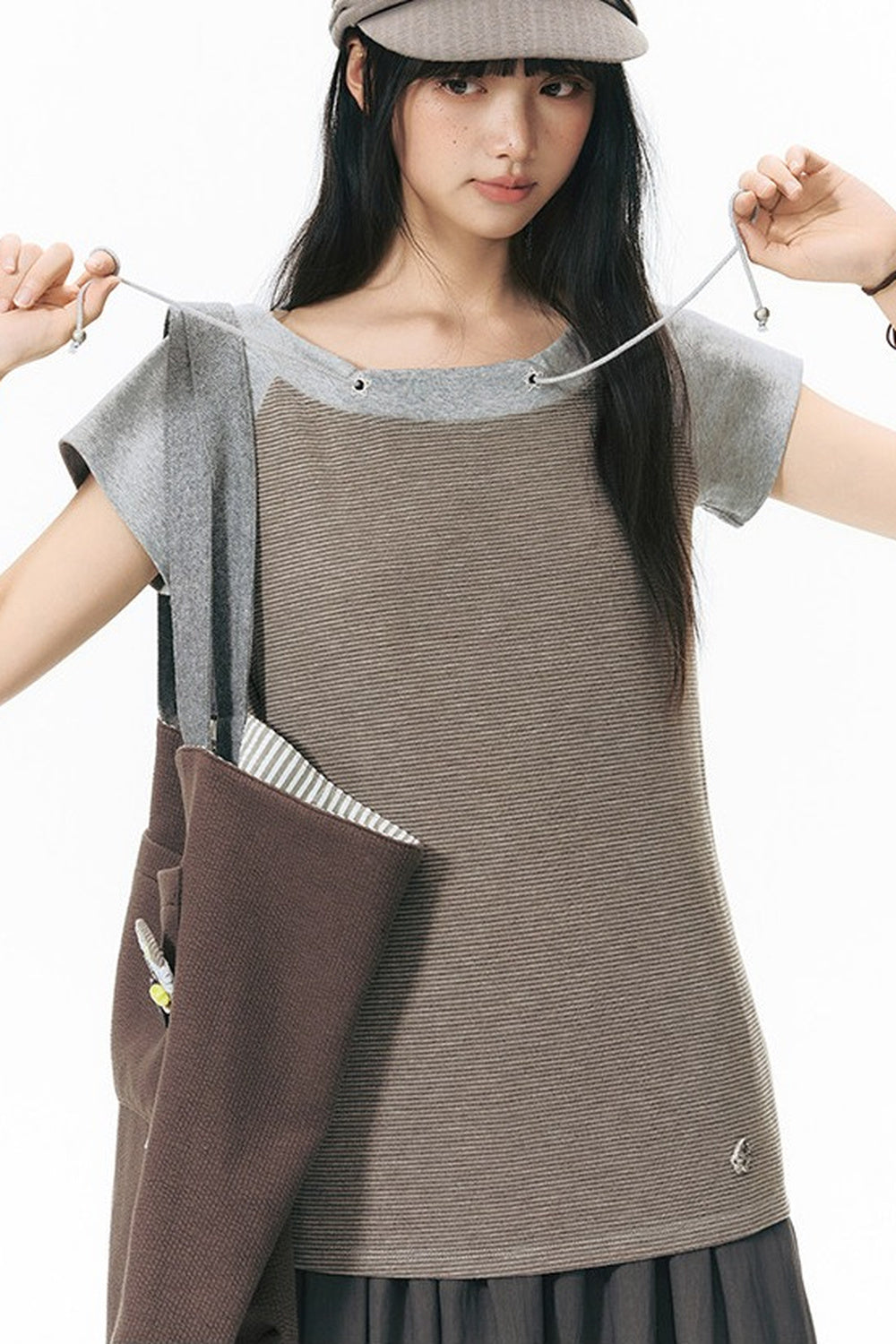 Schulterfreies gestreiftes Raglan-T-Shirt