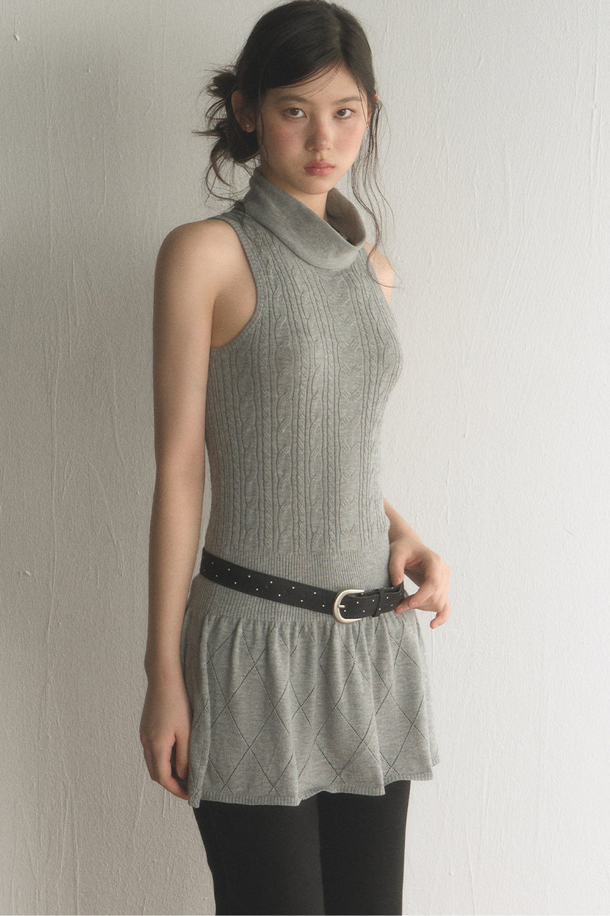 Ärmelloses Strickkleid mit hohem Kragen