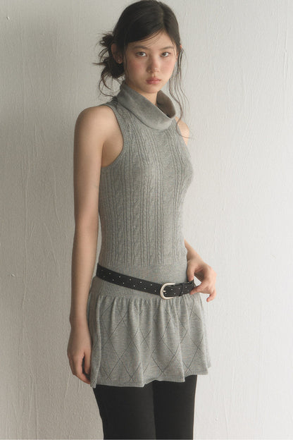 Ärmelloses Strickkleid mit hohem Kragen