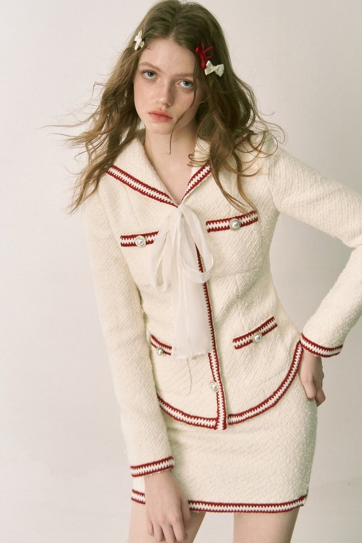 Set aus Tweedjacke und Rock in Kontrastfarben
